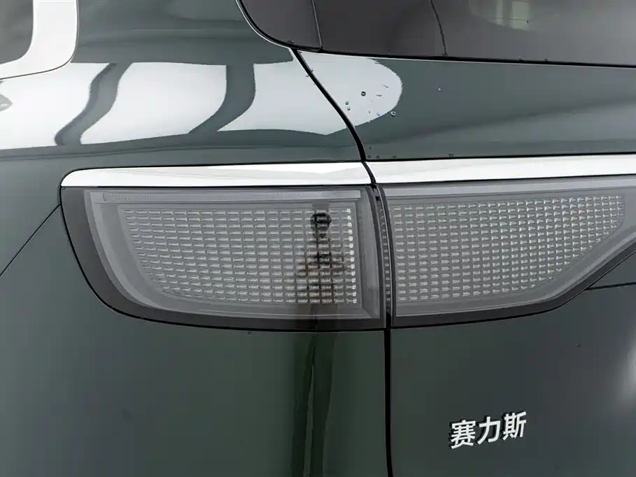 AITO Aito M8 2025 Extended Range Ultra 53.4kWh 6-seat Version (192-line LiDAR) 2025 - thumbnail 11
