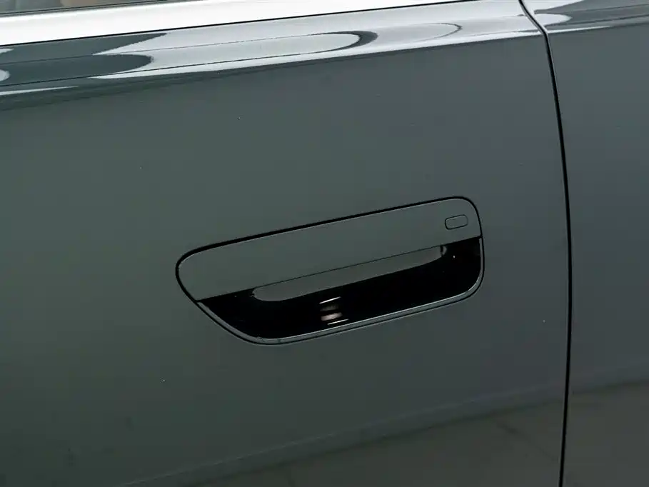 AITO Aito M8 2025 Extended Range Ultra 53.4kWh 6-seat Version (192-line LiDAR) 2025 - thumbnail 13