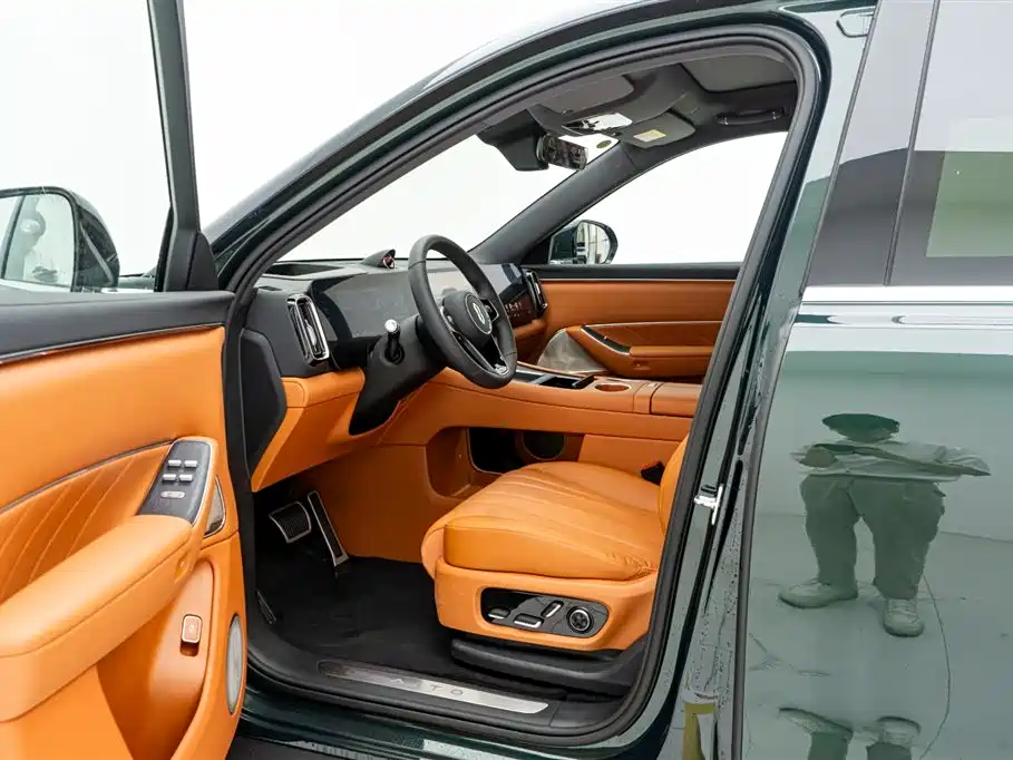 AITO Aito M8 2025 Extended Range Ultra 53.4kWh 6-seat Version (192-line LiDAR) 2025 - thumbnail 15