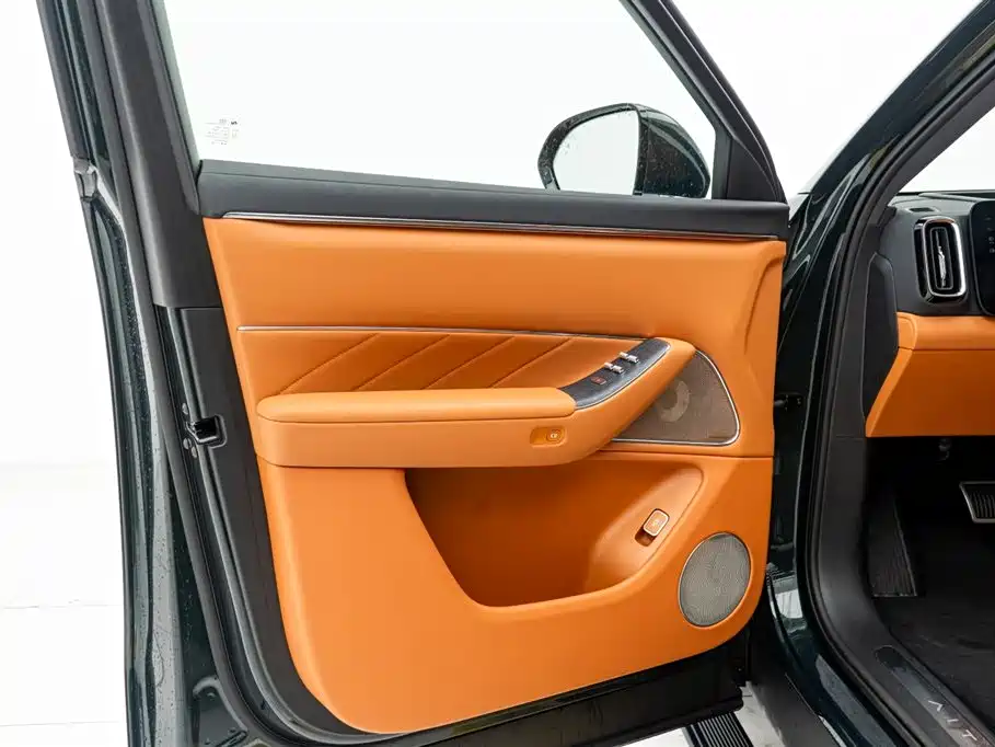AITO Aito M8 2025 Extended Range Ultra 53.4kWh 6-seat Version (192-line LiDAR) 2025 - thumbnail 24