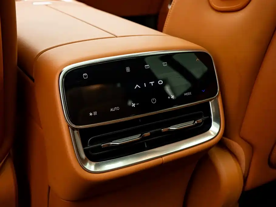 AITO Aito M8 2025 Extended Range Ultra 53.4kWh 6-seat Version (192-line LiDAR) 2025 - thumbnail 27