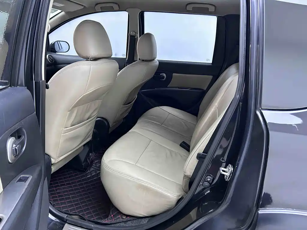 Nissan LIVINA 2010 Model JINGRUI Version 1.6L Automatic Standard Type 2013 - thumbnail 8
