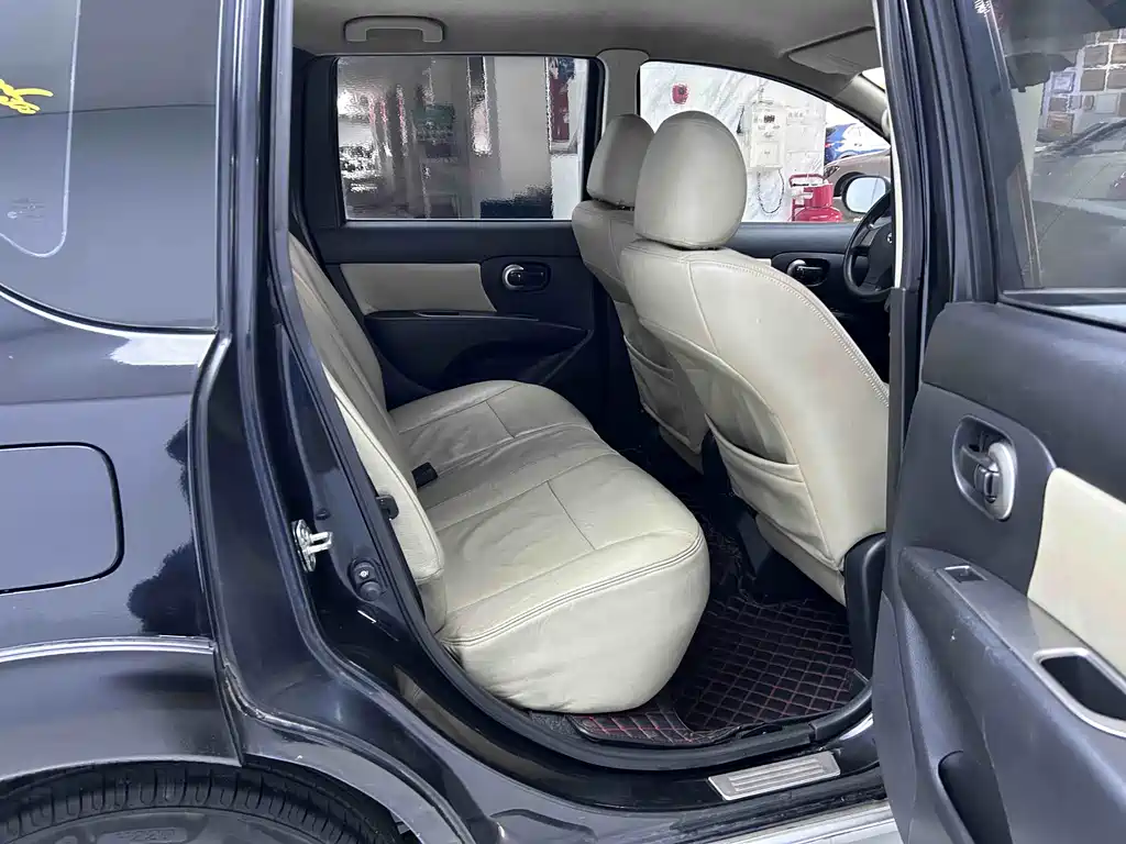 Nissan LIVINA 2010 Model JINGRUI Version 1.6L Automatic Standard Type 2013 - thumbnail 10