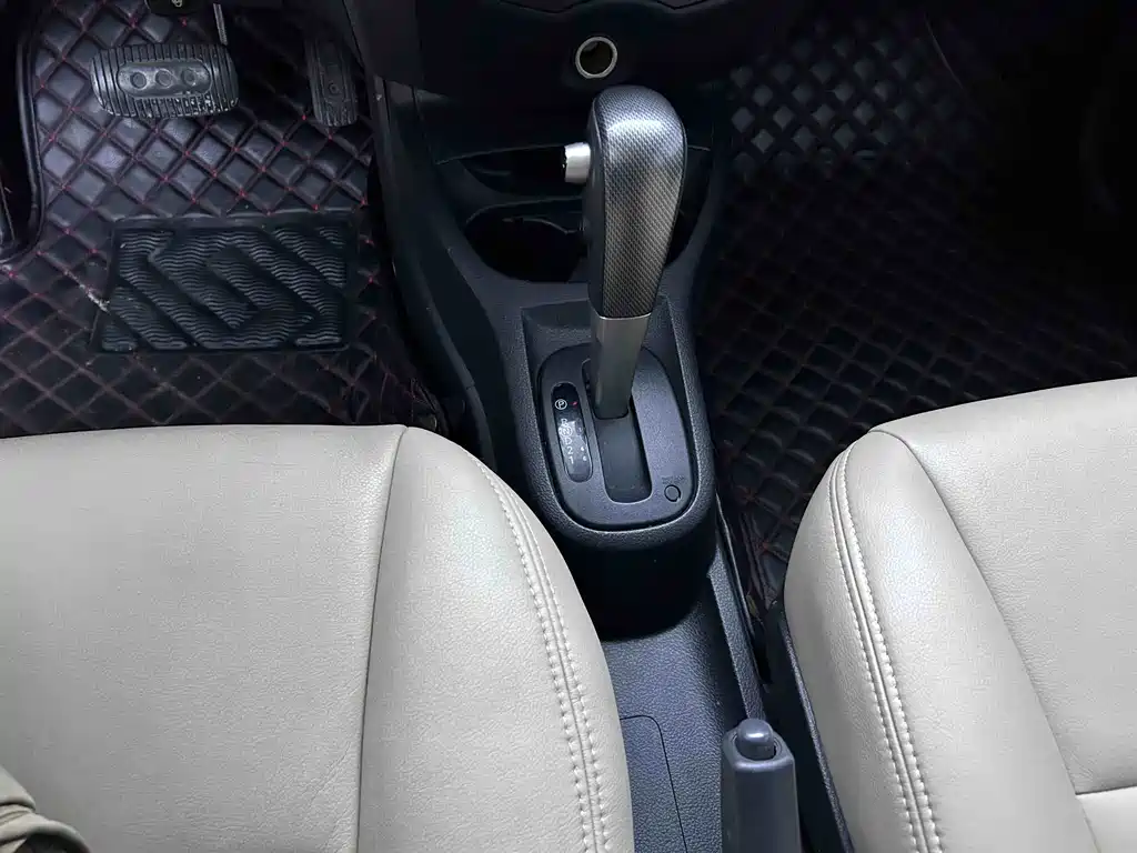 Nissan LIVINA 2010 Model JINGRUI Version 1.6L Automatic Standard Type 2013 - thumbnail 12