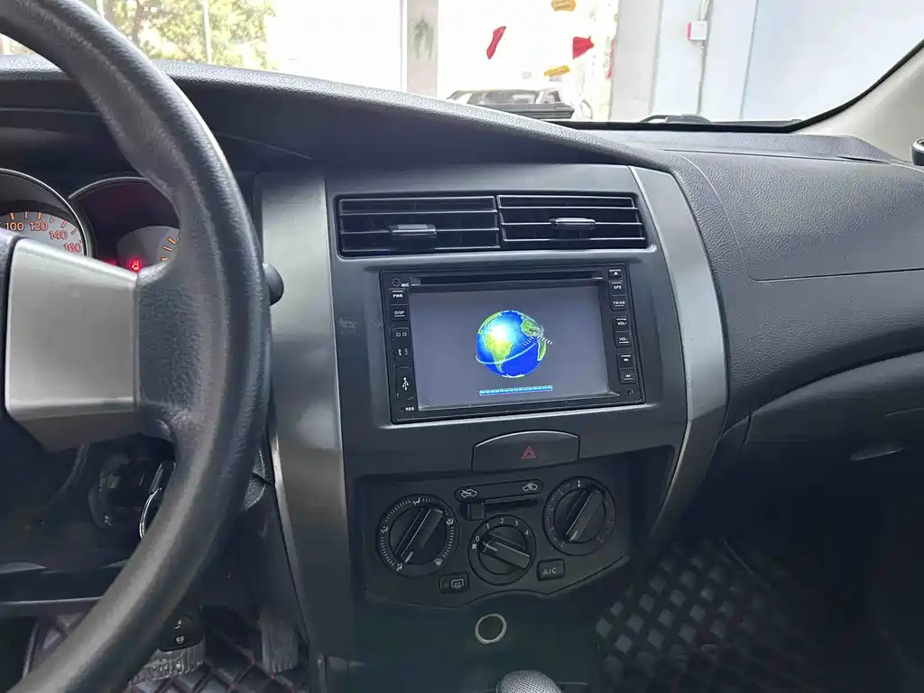 Nissan LIVINA 2010 Model JINGRUI Version 1.6L Automatic Standard Type 2013 - thumbnail 13