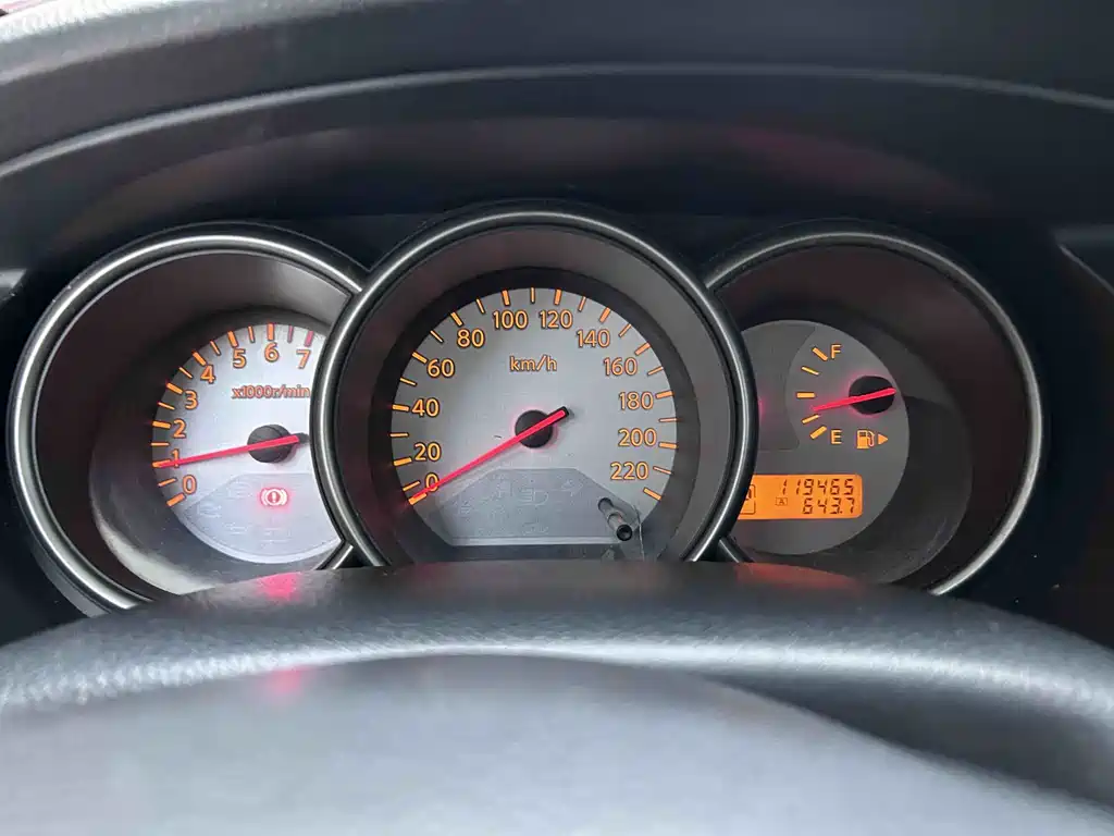 Nissan LIVINA 2010 Model JINGRUI Version 1.6L Automatic Standard Type 2013 - thumbnail 14