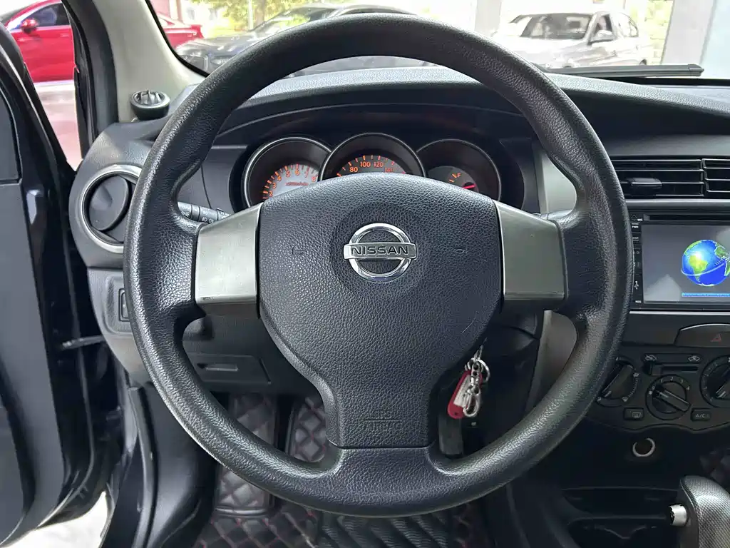 Nissan LIVINA 2010 Model JINGRUI Version 1.6L Automatic Standard Type 2013 - thumbnail 16