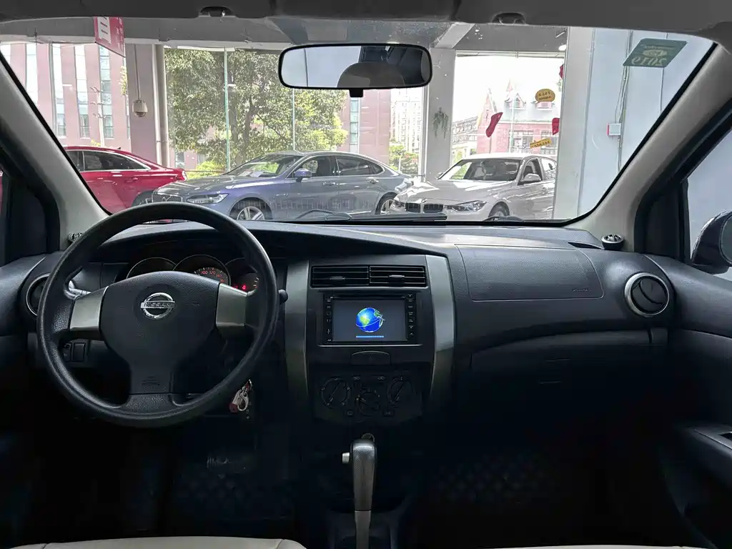 Nissan LIVINA 2010 Model JINGRUI Version 1.6L Automatic Standard Type 2013 - thumbnail 19