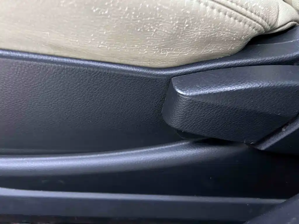 Nissan LIVINA 2010 Model JINGRUI Version 1.6L Automatic Standard Type 2013 - thumbnail 20