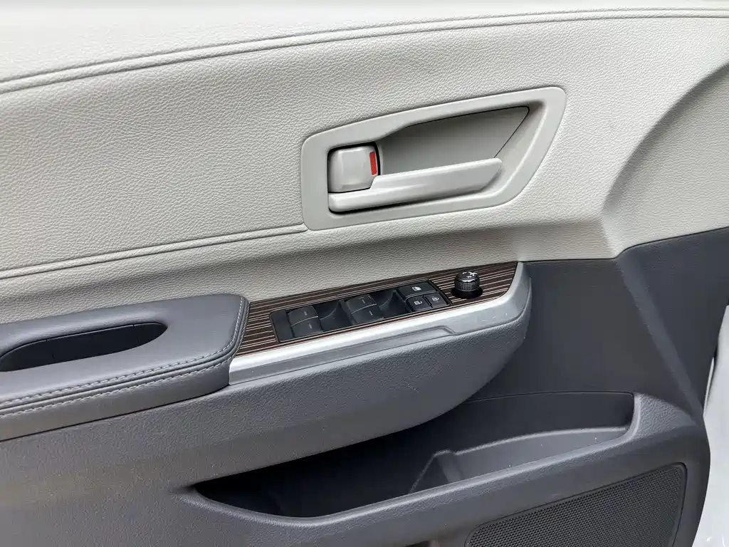 Toyota Toyota Sienna 2023 2.5L Hybrid Comfort Edition 2023 - thumbnail 9
