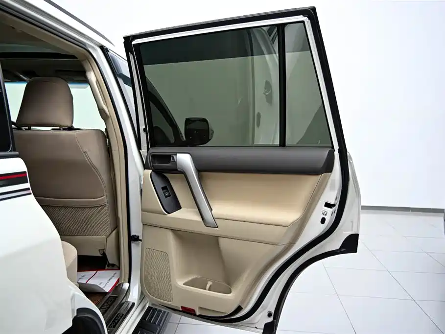 Toyota Toyota Land Cruiser Prado (Imported) 2023 Model 4.0L Middle East Version 2024 - thumbnail 22