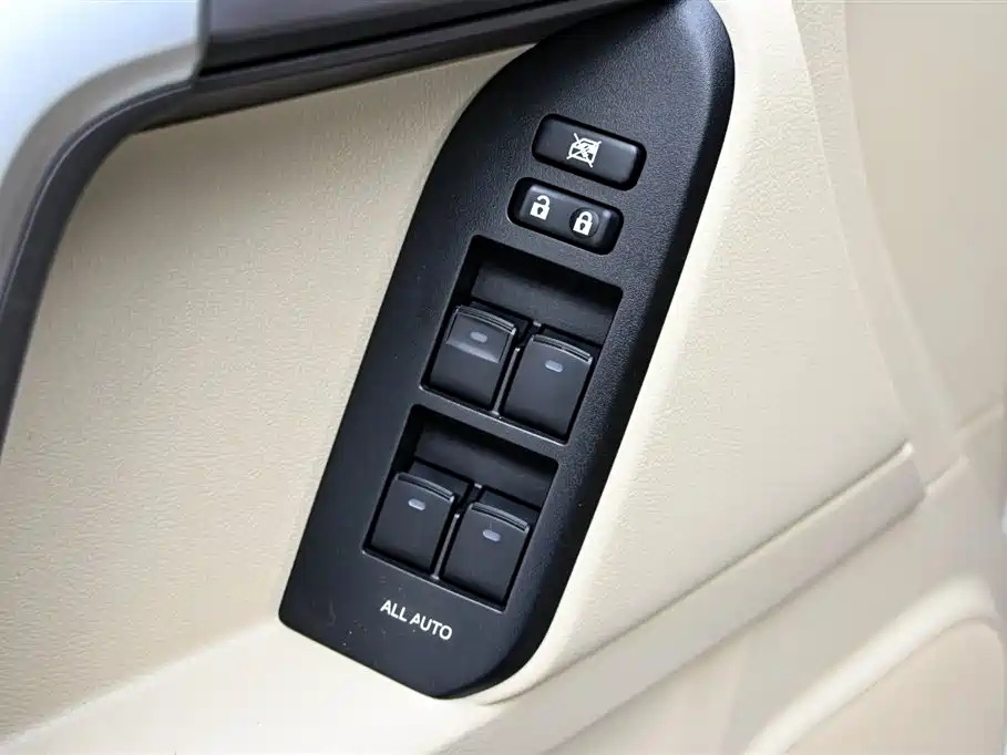 Toyota Toyota Land Cruiser Prado (Imported) 2023 Model 4.0L Middle East Version 2024 - thumbnail 23