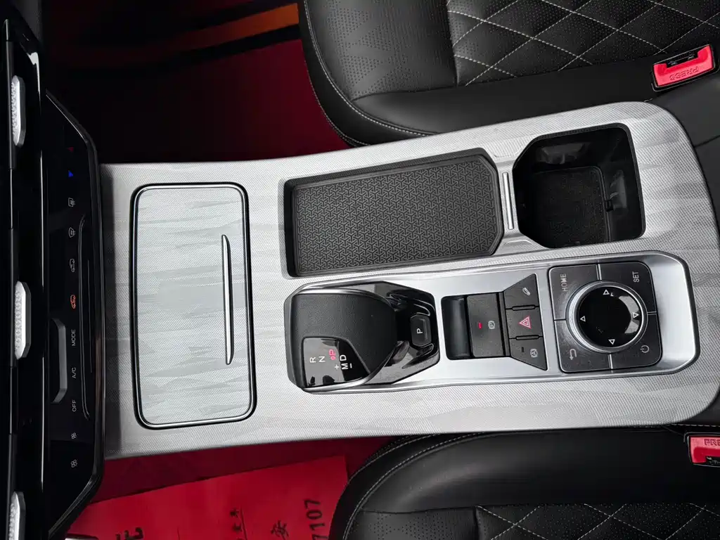 Jetour Jetour X70 Plus 2023 1.5T DCT Brave Plus 7-seater 2023 - thumbnail 11