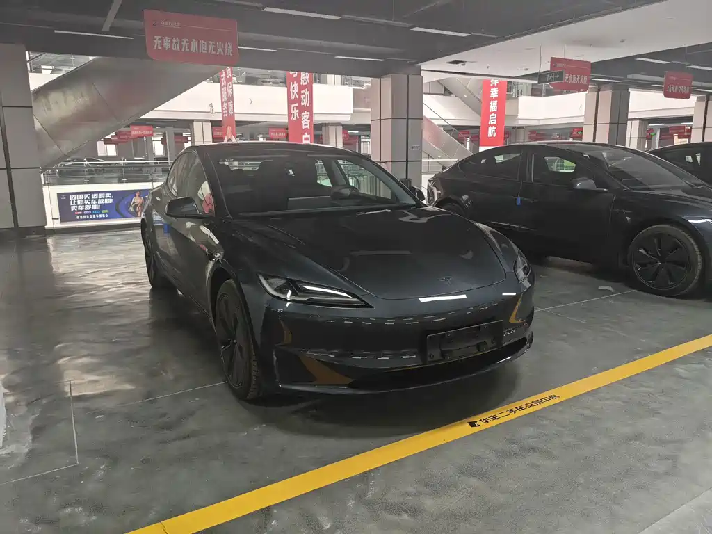 Tesla Model 3 2025 Rear-Wheel Drive 2026 - thumbnail 2