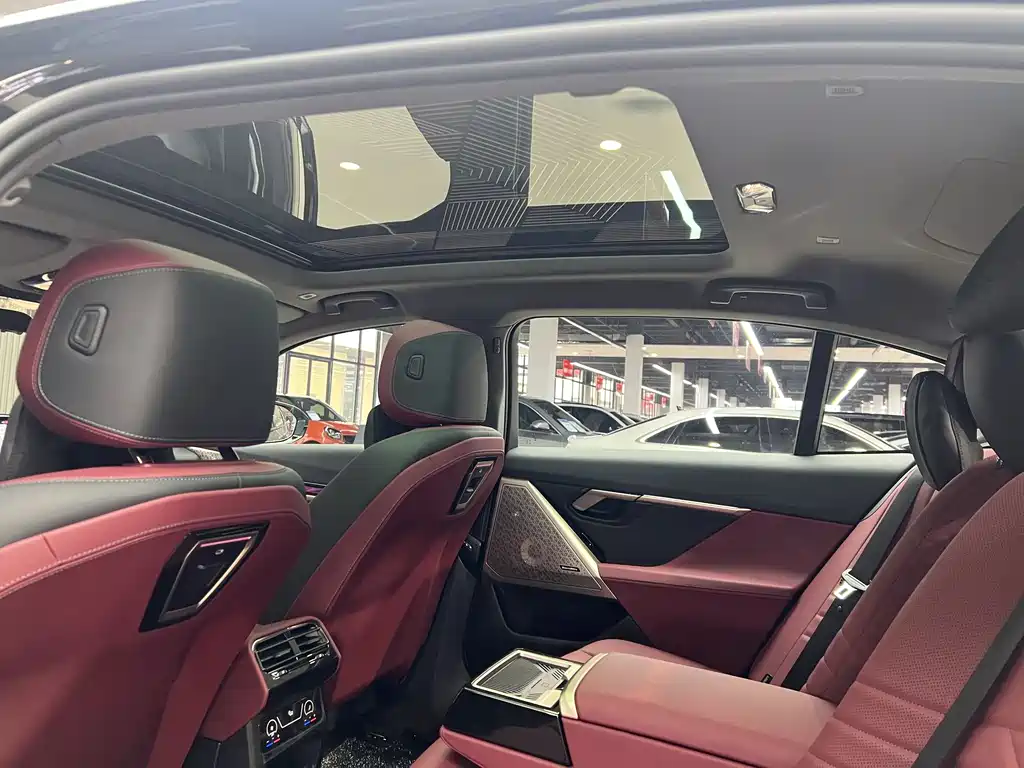BMW BMW 5 Series 2025 530Li Luxury Model M Sport Package 2025 - thumbnail 11