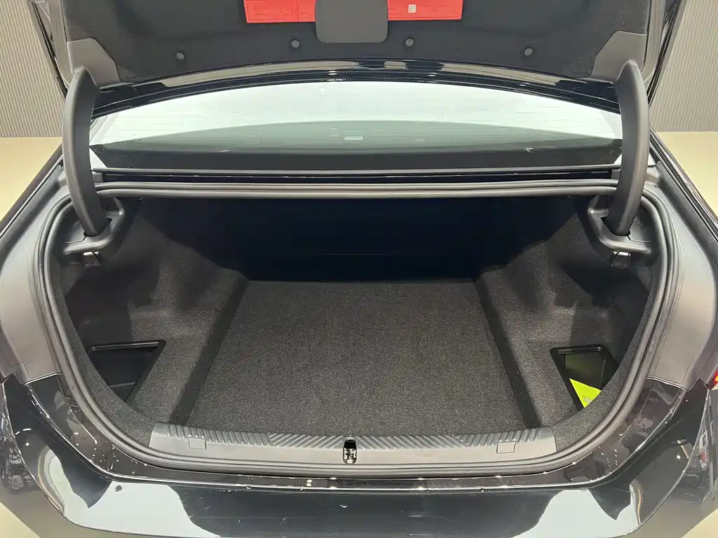 BMW BMW 5 Series 2025 530Li Luxury Model M Sport Package 2025 - thumbnail 15