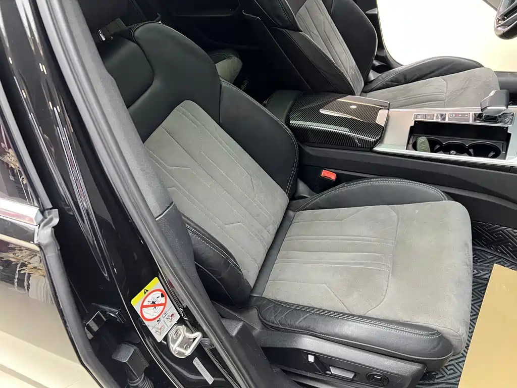 Audi Audi A6L 2019 40 TFSI Luxury Dynamic Model 2019 - thumbnail 11