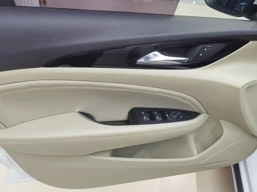 Buick Buick Regal 2020 552T Essence 2020 - thumbnail 4