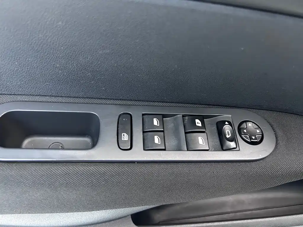Peugeot Peugeot 308 2014 Classic 1.6L Automatic Comfort Line 2014 - thumbnail 12