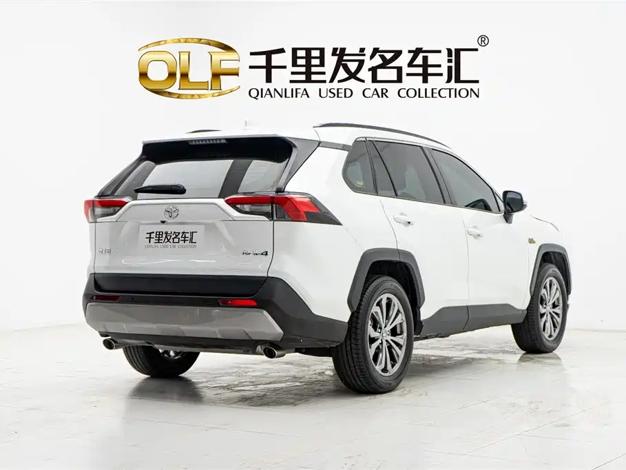 Toyota RAV4 2023 2.0L CVT 2WD 20th Anniversary Platinum Edition 2023 - thumbnail 3