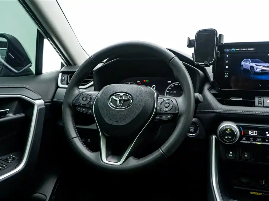 Toyota RAV4 2023 2.0L CVT 2WD 20th Anniversary Platinum Edition 2023 - thumbnail 18