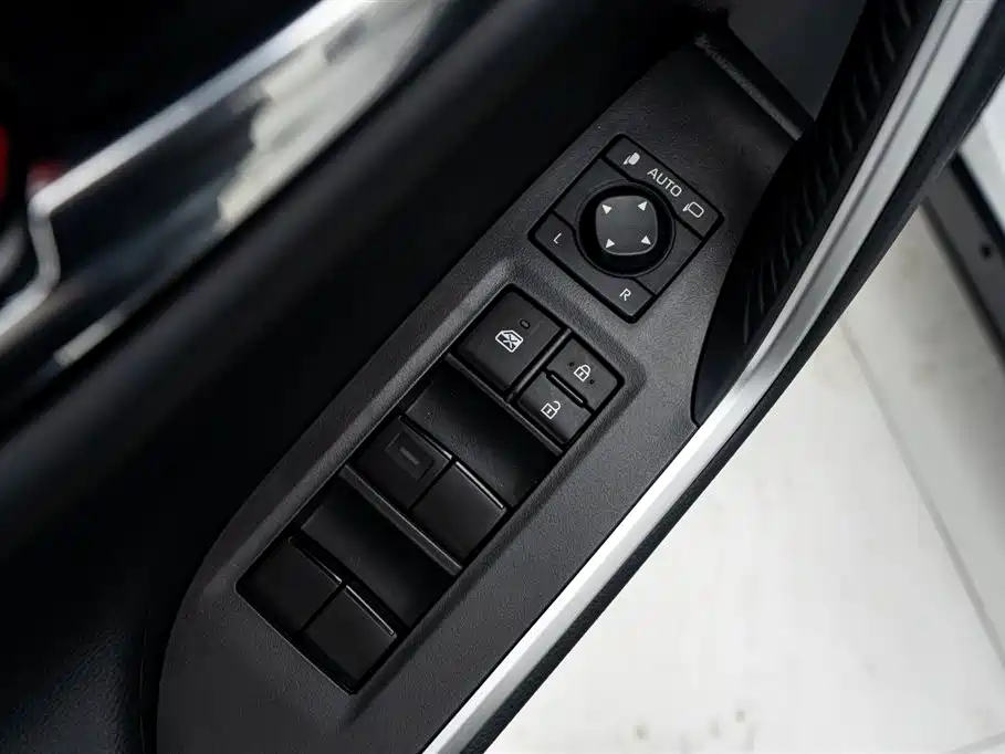 Toyota RAV4 2023 2.0L CVT 2WD 20th Anniversary Platinum Edition 2023 - thumbnail 25