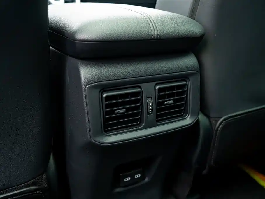 Toyota RAV4 2023 2.0L CVT 2WD 20th Anniversary Platinum Edition 2023 - thumbnail 27