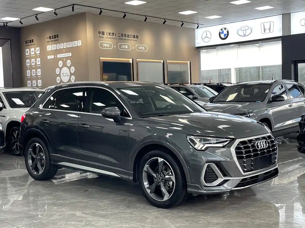 Audi Audi Q3 2022 35 TFSI Fashion Dynamic Edition 2022 - thumbnail 3