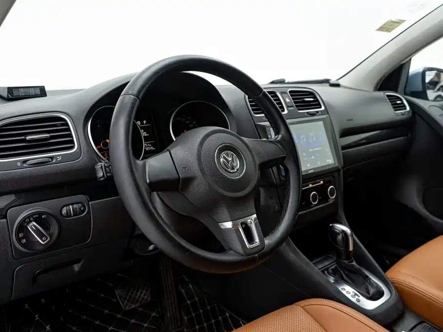 Volkswagen Volkswagen Golf 2012 1.6 Automatic Comfort Model 2014 - thumbnail 23