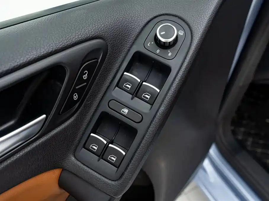 Volkswagen Volkswagen Golf 2012 1.6 Automatic Comfort Model 2014 - thumbnail 24