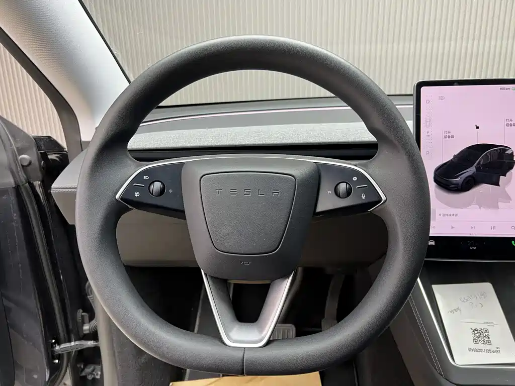 Tesla Model Y 2025 Rear-Wheel Drive Launch Edition 2025 - thumbnail 7