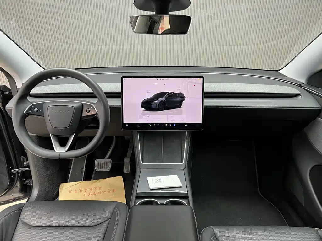 Tesla Model Y 2025 Rear-Wheel Drive Launch Edition 2025 - thumbnail 8