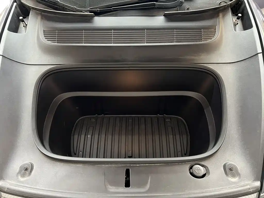 Tesla Model Y 2025 Rear-Wheel Drive Launch Edition 2025 - thumbnail 17