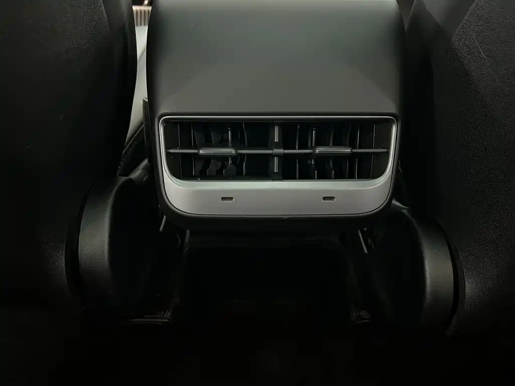 Tesla Model Y 2023 Rear-Wheel Drive 2024 - thumbnail 8