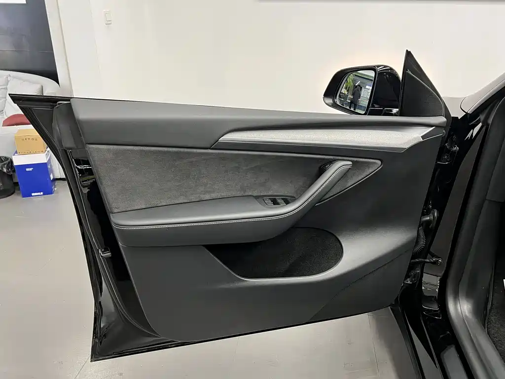 Tesla Model Y 2023 Rear-Wheel Drive 2024 - thumbnail 13