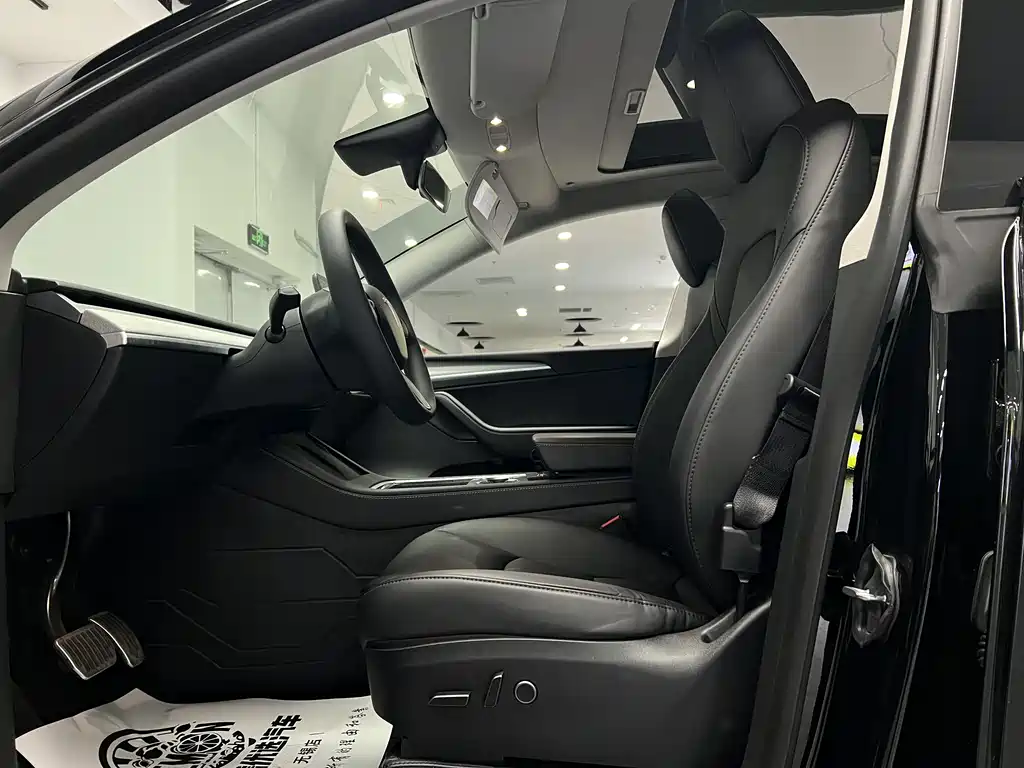 Tesla Model Y 2023 Rear-Wheel Drive 2024 - thumbnail 15