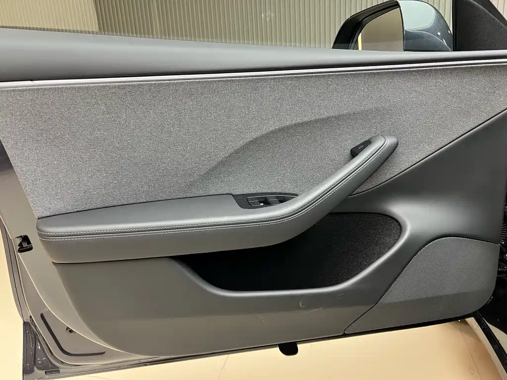 Tesla Tesla Model 3 2025 Rear-Wheel Drive 2026 - thumbnail 9