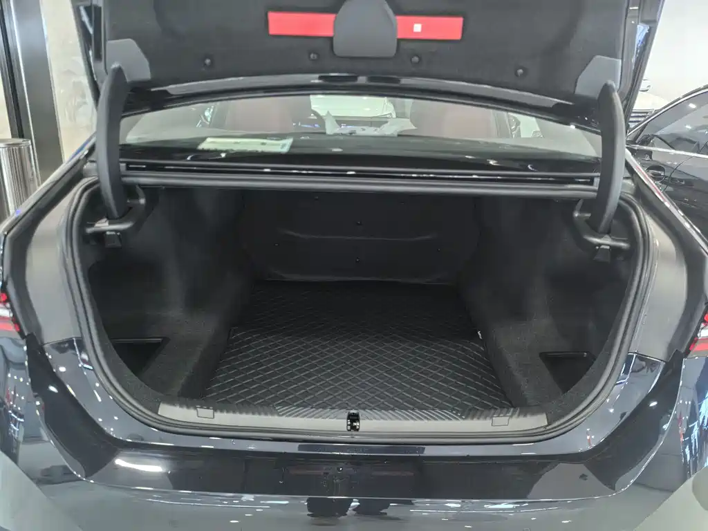 BMW BMW 5 Series 2025 525Li M Sport Package 2025 - thumbnail 16