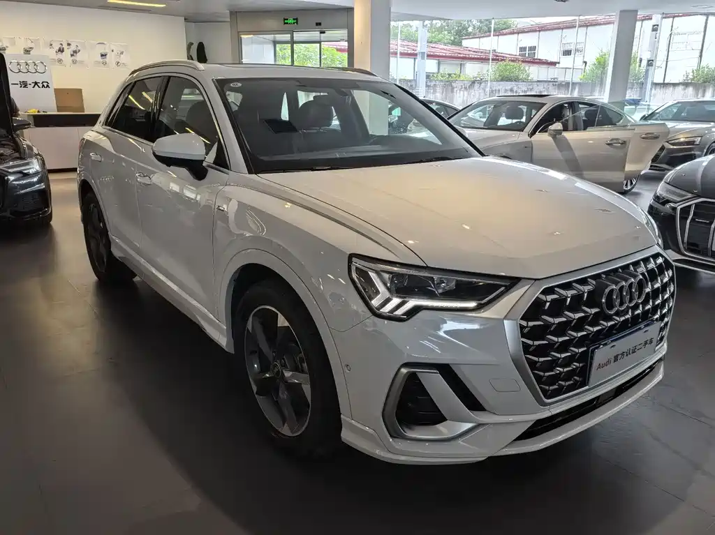Audi Audi Q3 2024 35 TFSI Fashion Dynamic Model 2024 - thumbnail 2