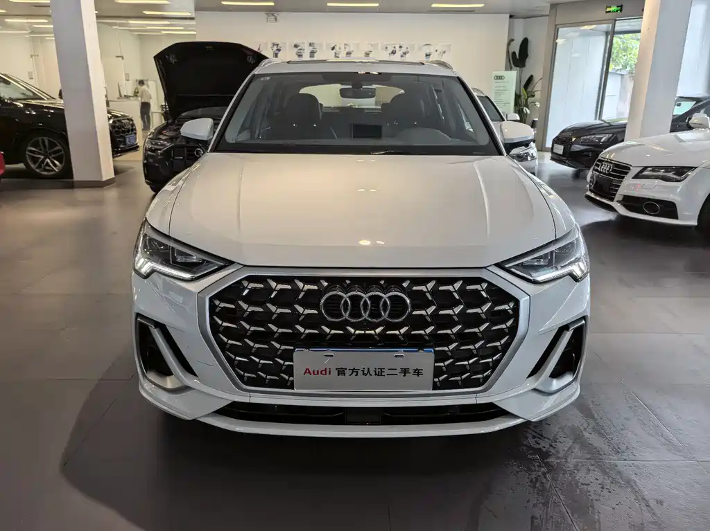 Audi Audi Q3 2024 35 TFSI Fashion Dynamic Model 2024 - thumbnail 3