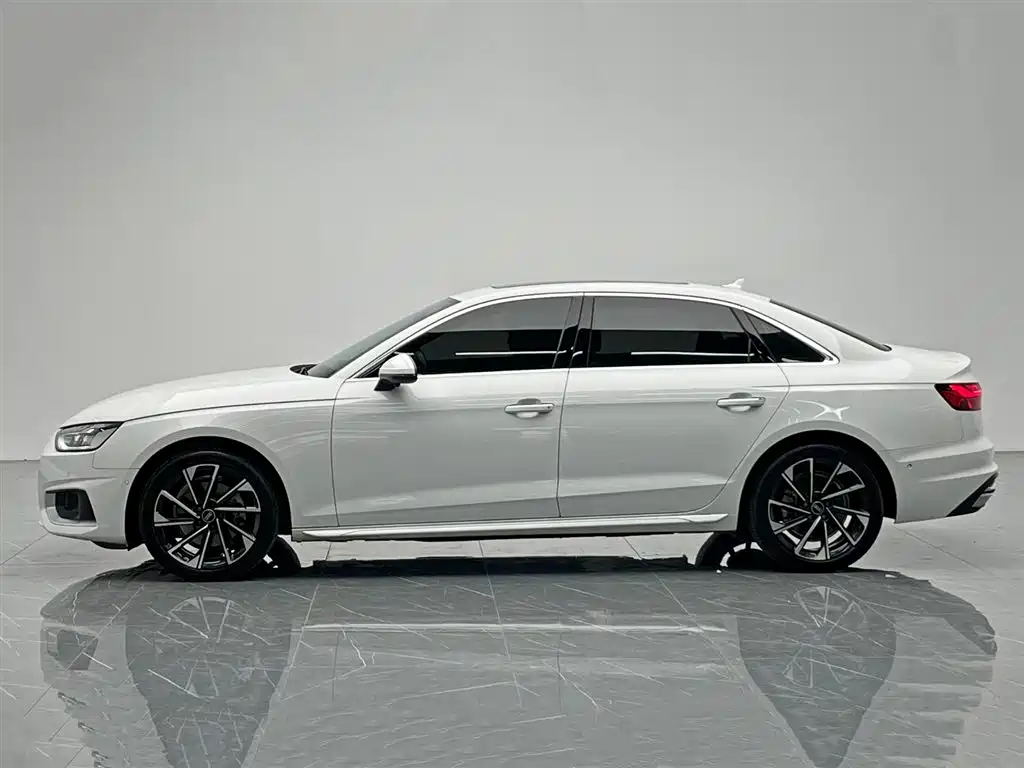 Audi Audi A4L 2022 40 TFSI Luxury Elegant Model 2022 - thumbnail 3