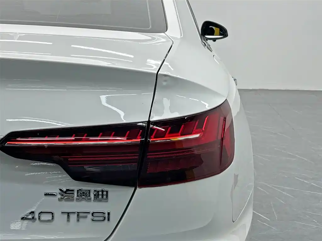 Audi Audi A4L 2022 40 TFSI Luxury Elegant Model 2022 - thumbnail 10