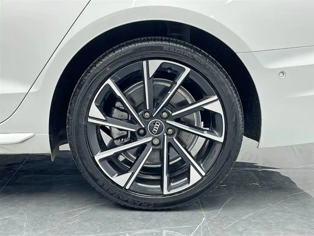 Audi Audi A4L 2022 40 TFSI Luxury Elegant Model 2022 - thumbnail 25