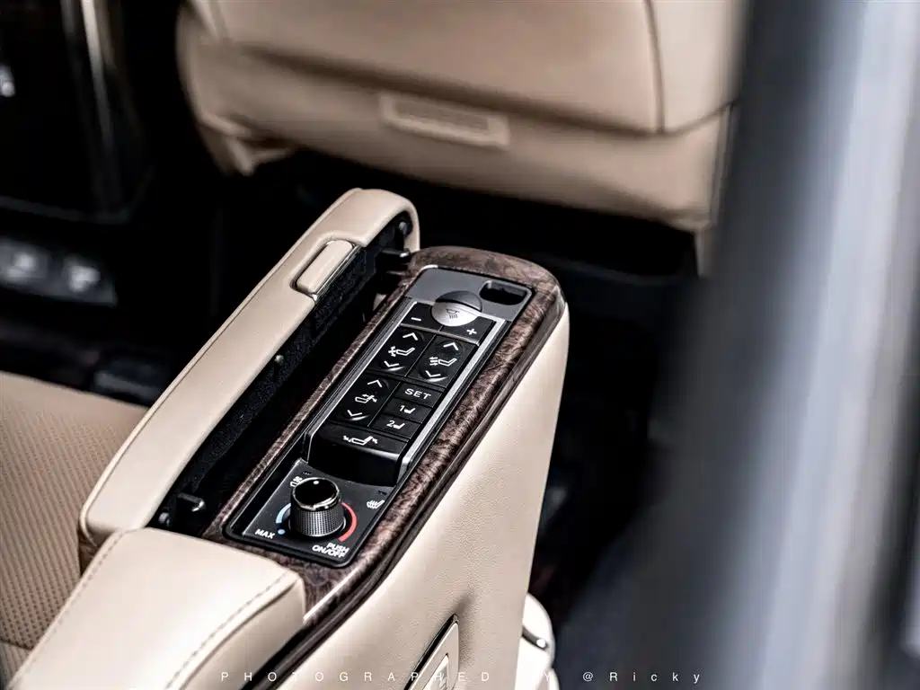 Toyota Toyota Alphard 2019 Model Hybrid 2.5L Executive Version 2020 - thumbnail 15