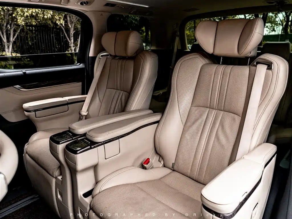 Toyota Toyota Alphard 2019 Model Hybrid 2.5L Executive Version 2020 - thumbnail 16