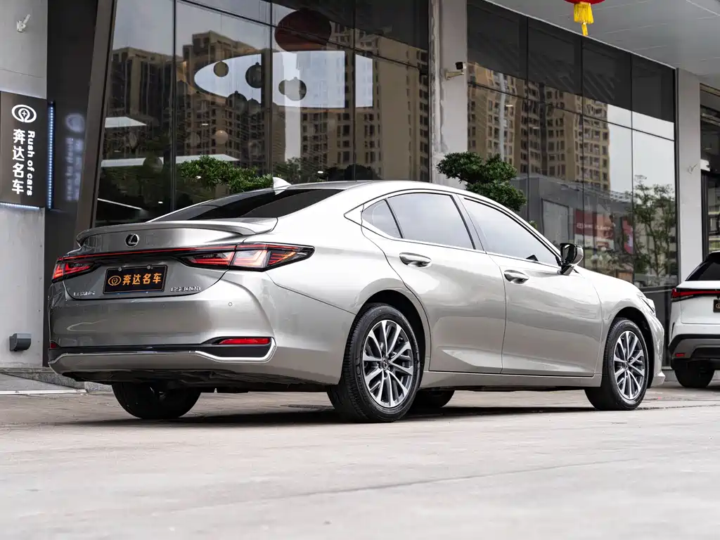 Lexus Lexus ES 300h Premium Edition 2025 Model 2025 - thumbnail 3