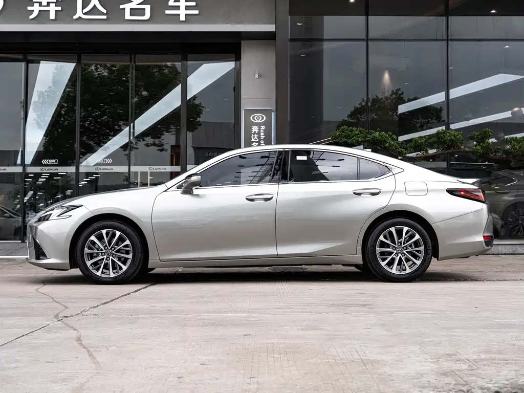 Lexus Lexus ES 300h Premium Edition 2025 Model 2025 - thumbnail 4
