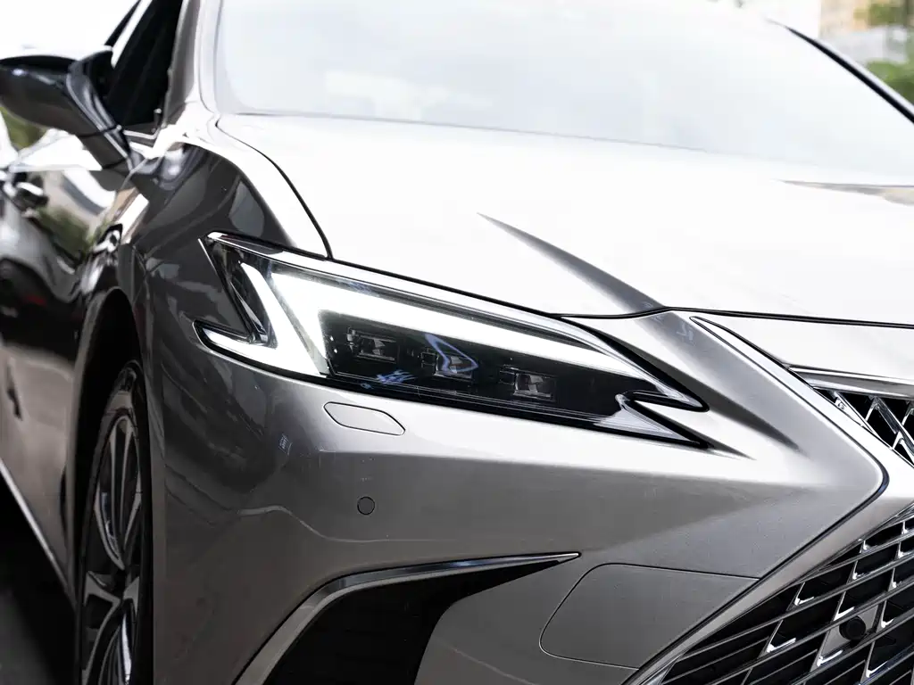 Lexus Lexus ES 300h Premium Edition 2025 Model 2025 - thumbnail 6