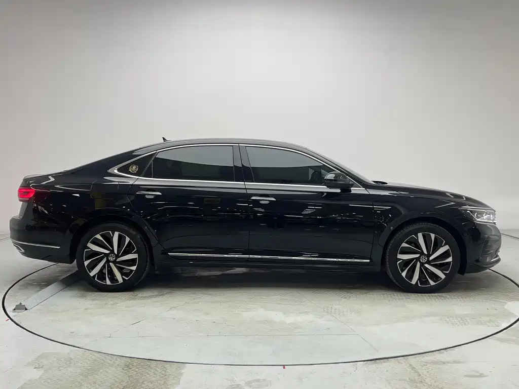 Volkswagen Volkswagen Passat 2024 380TSI Luxury Edition 2023 - thumbnail 4