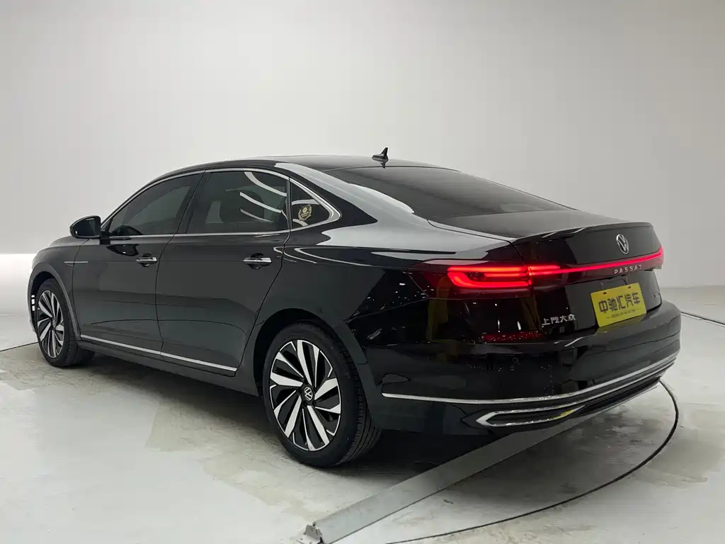Volkswagen Volkswagen Passat 2024 380TSI Luxury Edition 2023 - thumbnail 20